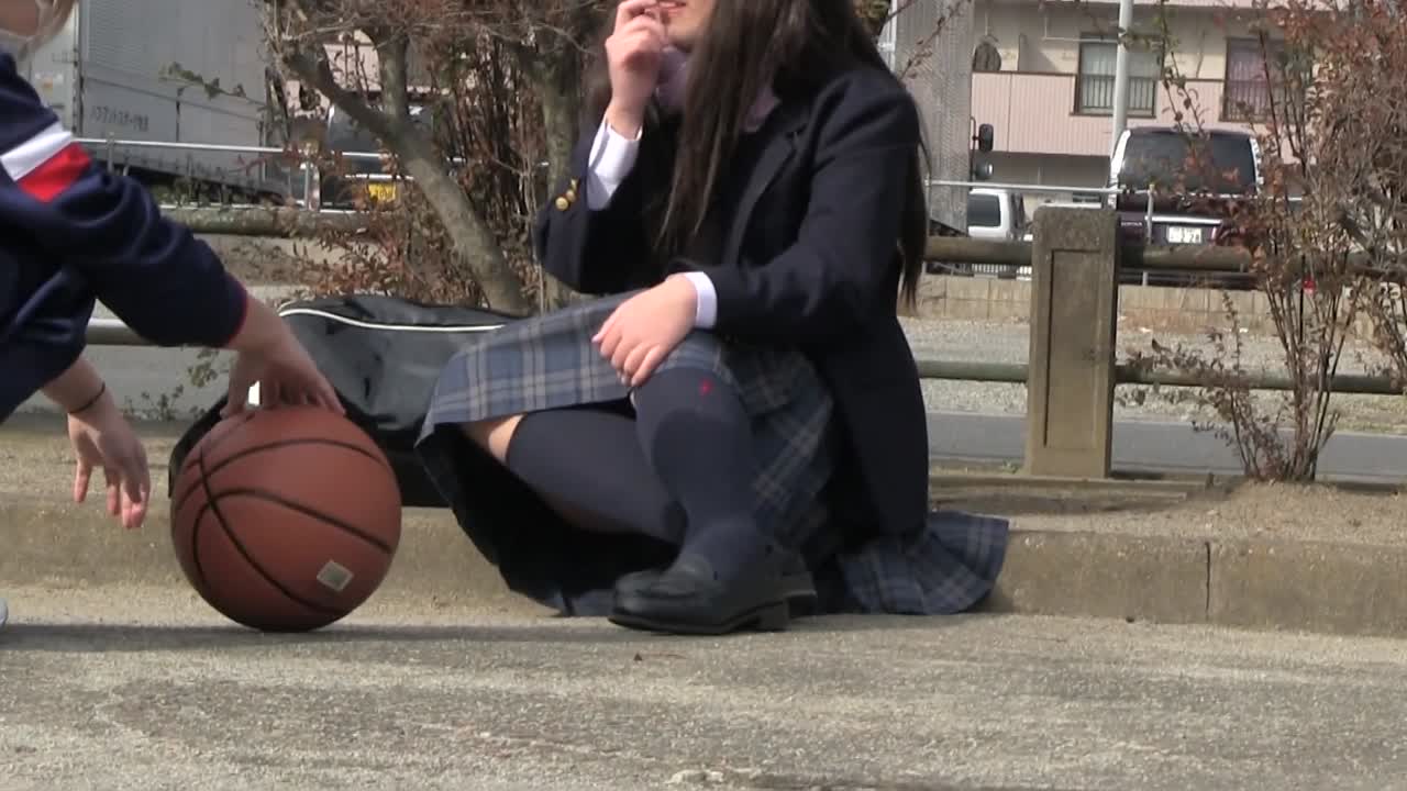 制服**　座りパンチラ - FC2 Video (Adult)